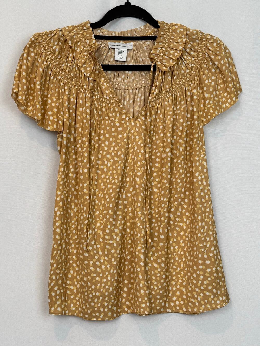 Cupcakes and Cashmere Fawn Print Ruffle V-Neck Blouse XS